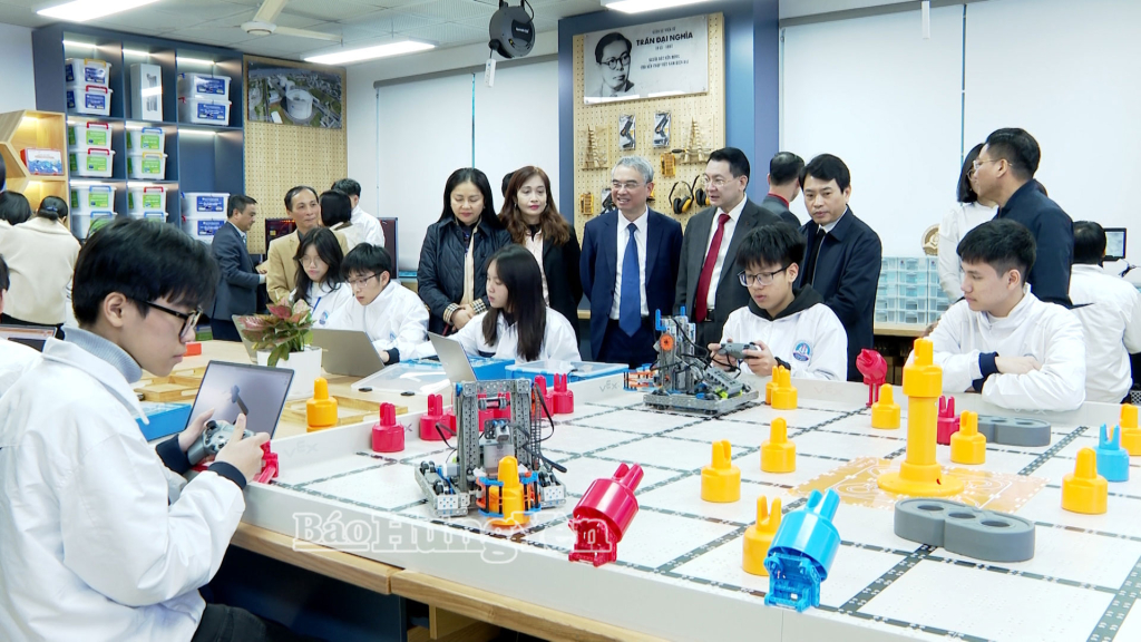 Khánh thành phòng thực hành giáo dục STEM