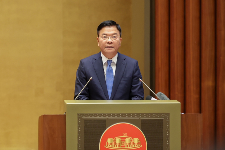 Phó Thủ tướng Lê Thành Long nêu rõ các khoản kinh phí cho chính sách khám sức khỏe định kỳ, miễn viện phí, phụ cấp y tế