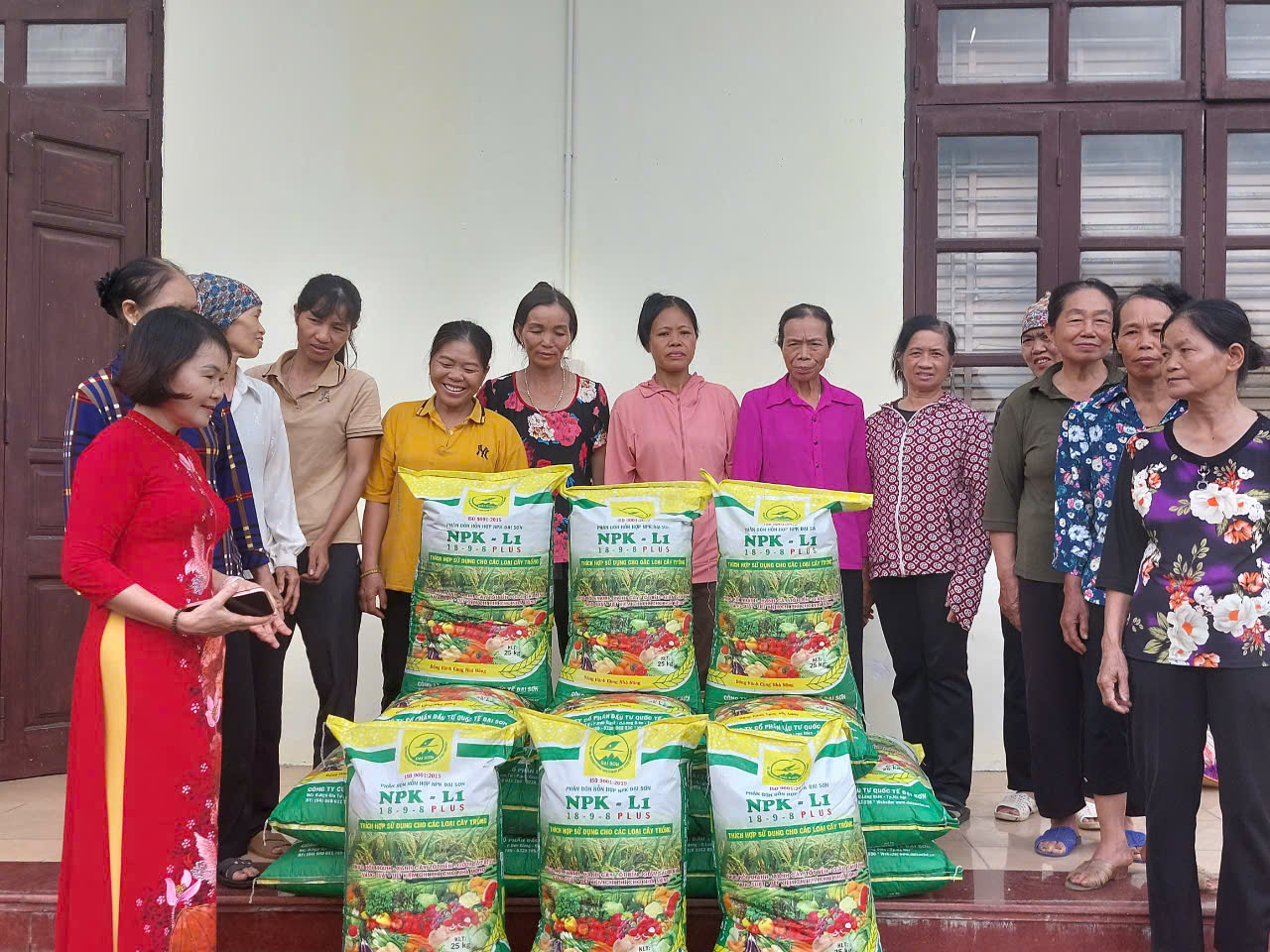 Phụ nữ xã Long Hưng học tập và làm theo tư tưởng, đạo đức, phong cách Hồ Chí Minh bằng những việc làm thiết thực