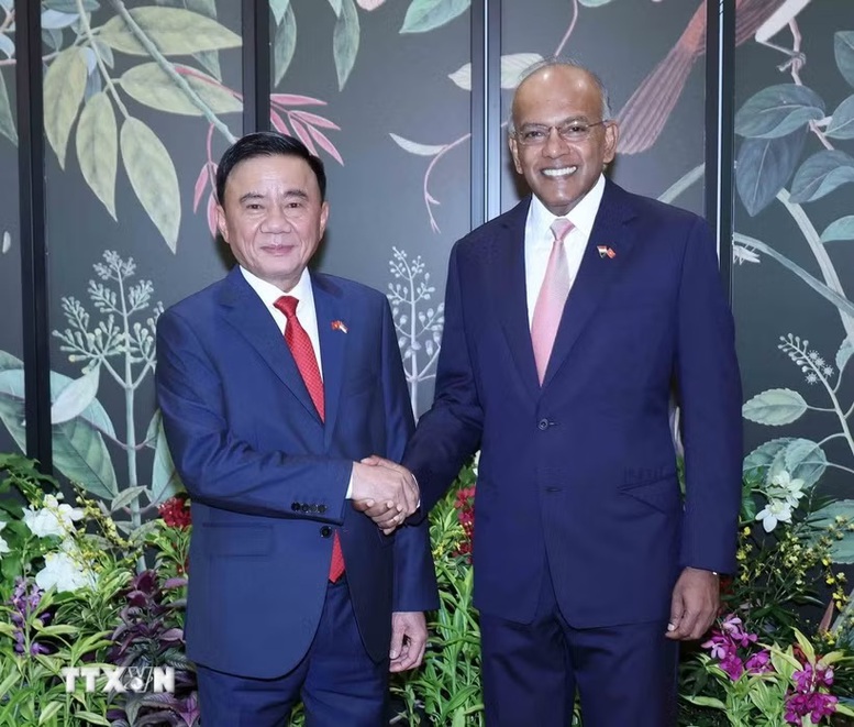 Thường trực Ban Bí thư Trần Cẩm Tú gặp Bộ trưởng Cao cấp Singapore Shanmugam
