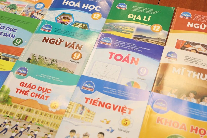 Cung cấp bổ sung sách giáo khoa, giúp học sinh nhanh chóng ổn định học tập