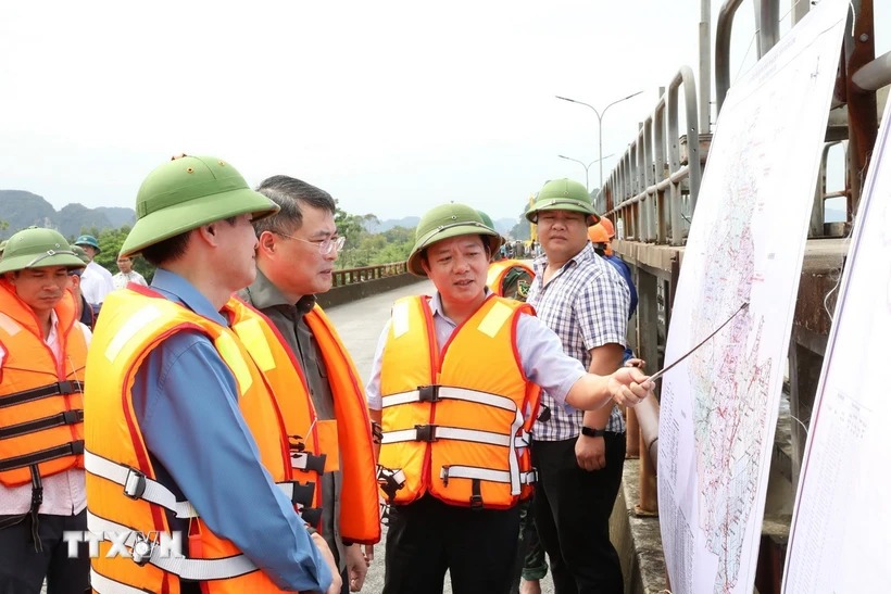 Lãnh đạo Đảng, Nhà nước kiểm tra công trình trọng điểm, vùng bị thiệt hại do bão