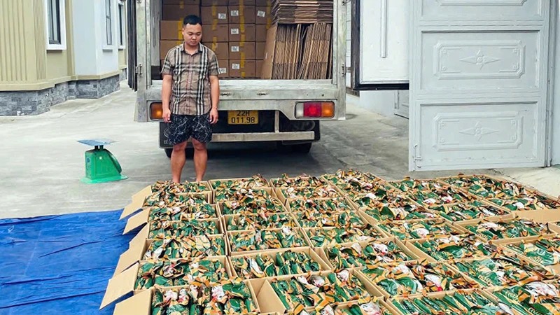Tuyên Quang thu giữ hơn 5 tấn chân gà đông lạnh không rõ nguồn gốc
